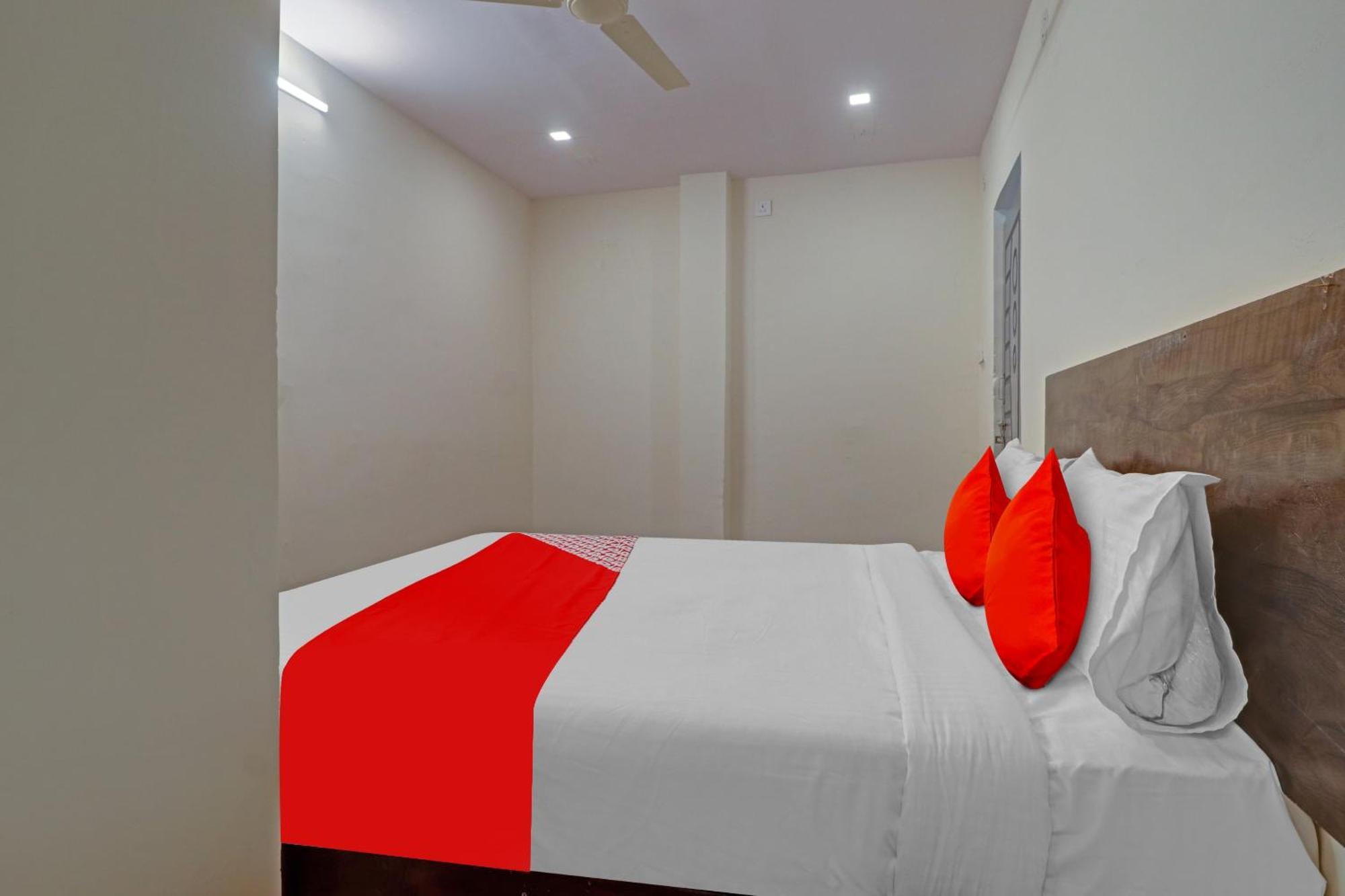 Hotel O R Square Bn Reddy Sururnagar Exteriör bild