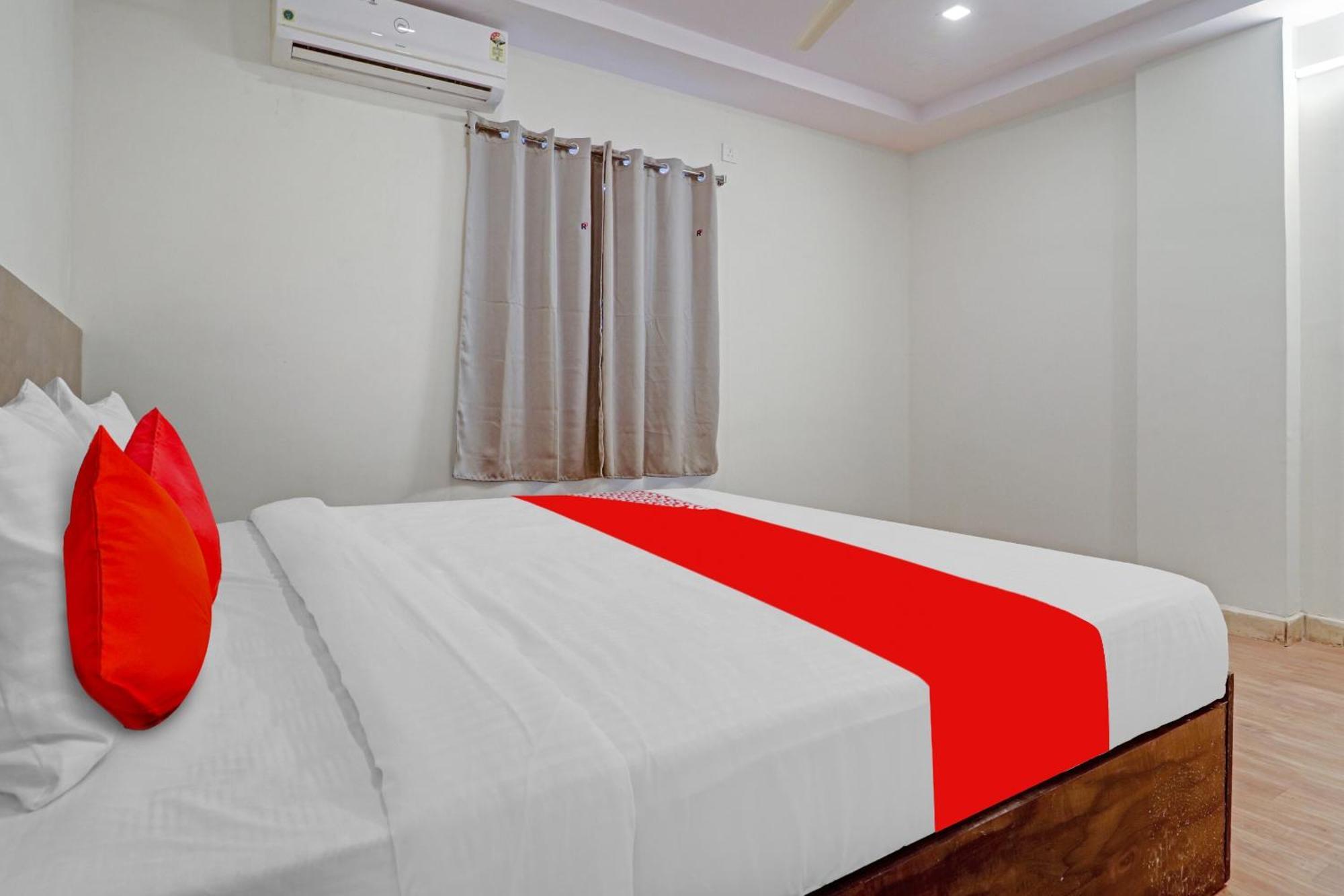 Hotel O R Square Bn Reddy Sururnagar Exteriör bild