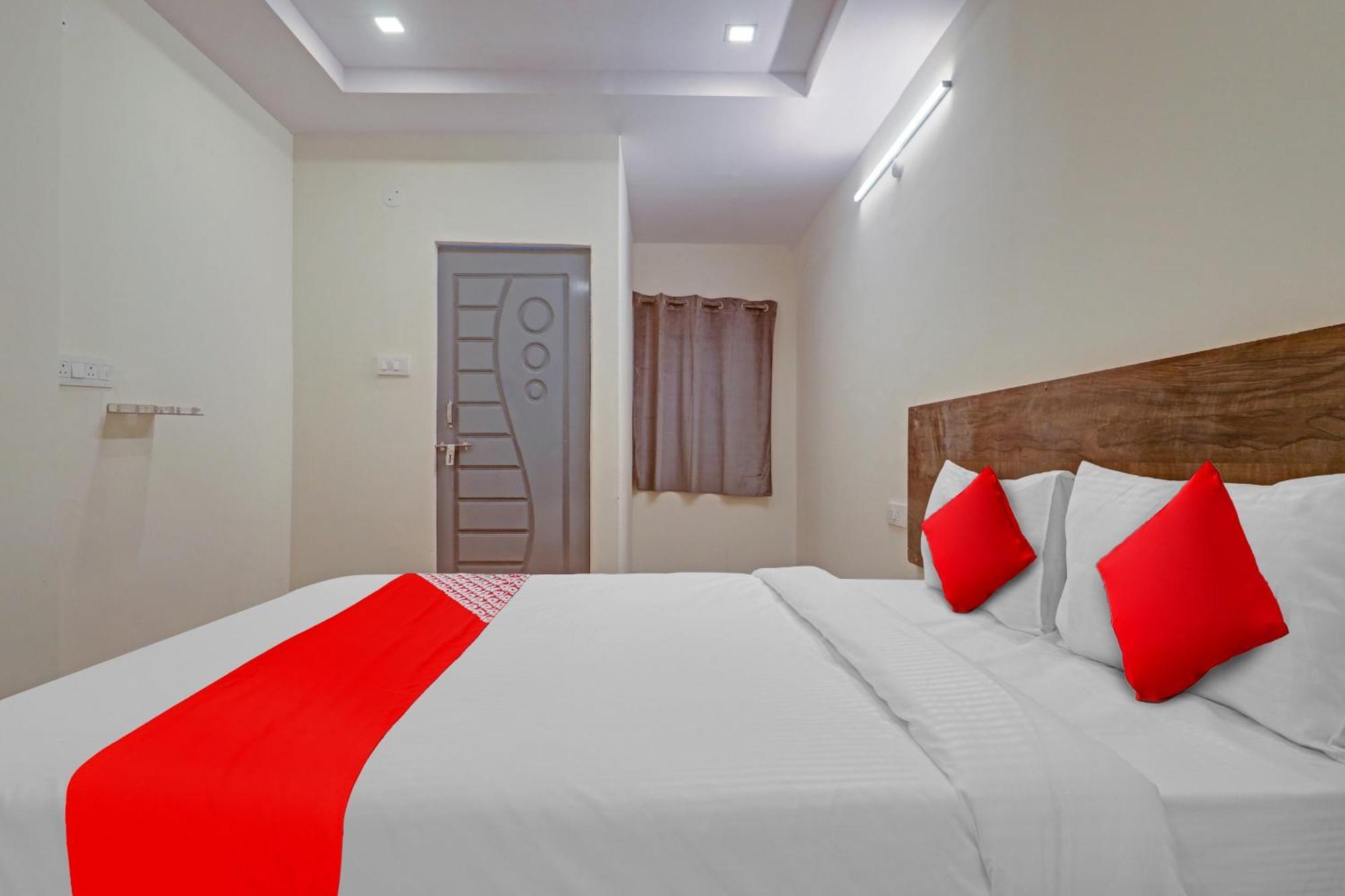 Hotel O R Square Bn Reddy Sururnagar Exteriör bild